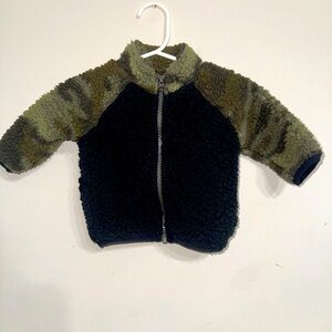 Carter’s | Cozy Hooded Camo & Black Fuzzy Zip Up Jacket | Size 3 Months